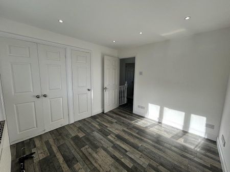 2 bedroom semi-detached house to rent - Photo 4