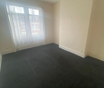 3 bedroom flat to rent - Photo 5