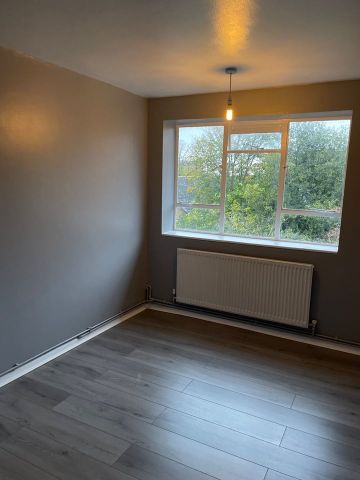 2 Bed Flat, Purpose Built, SE13 - Photo 3
