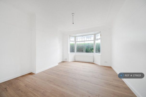 3 bedroom end of terrace house to rent - Photo 1