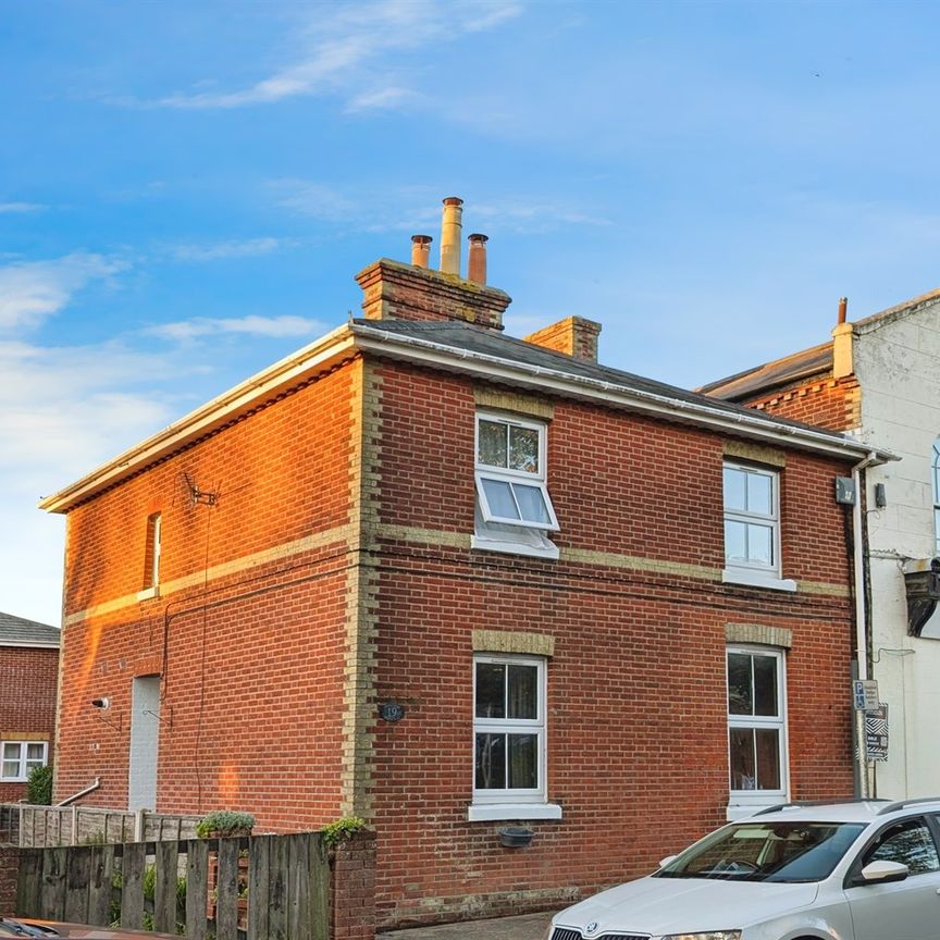 Station Road, Netley Abbey, SO31 - Photo 1