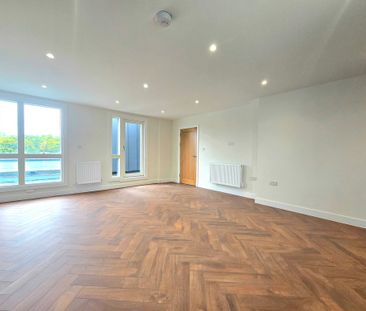 3 Bedroom Apartment, Norbury Avenue, London - Photo 1