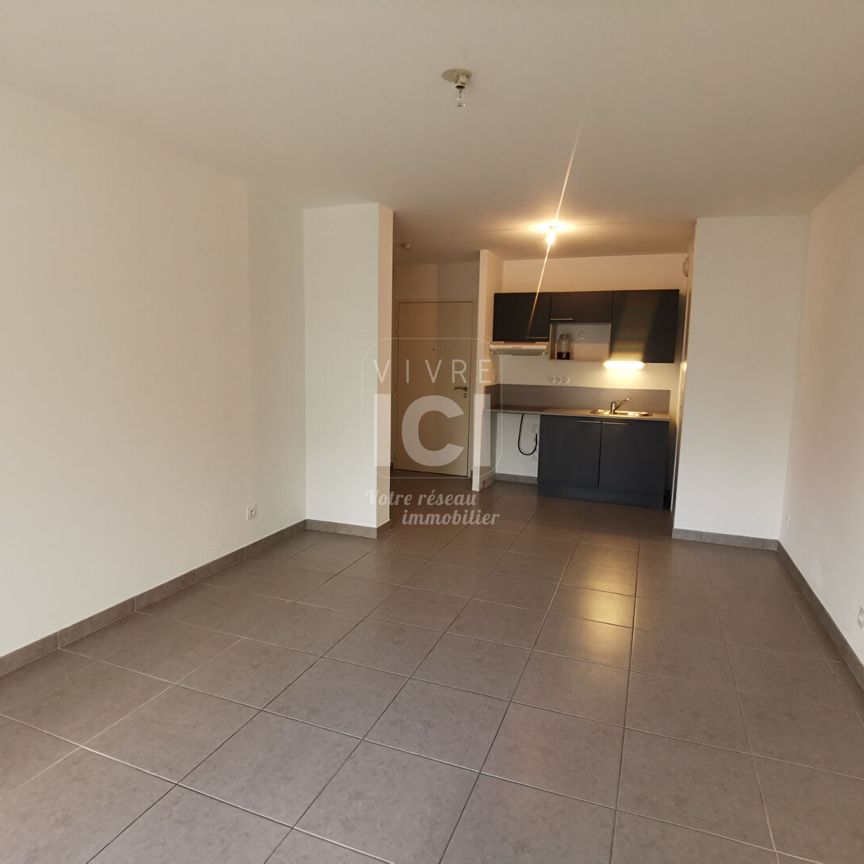 Appartement T2 de 43.13 m² avec balcon + stationnement - Centre ville TREILLIERES - Photo 1