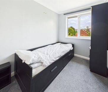 Varsity Drive, Twickenham, Middlesex, TW1 - Photo 3