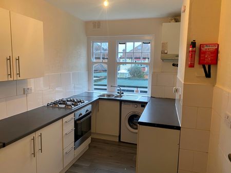2 Bed Flat, Hainault Court, E17 - Photo 3