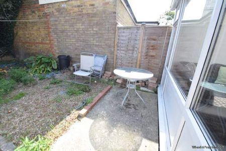 1 bedroom property to rent in Westcliff On Sea - Photo 3