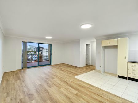 Perfectly Positioned 2 Bedroom Apartment! - Photo 2