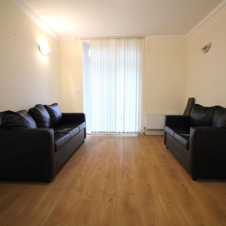 Hatton Road, Feltham - Photo 1