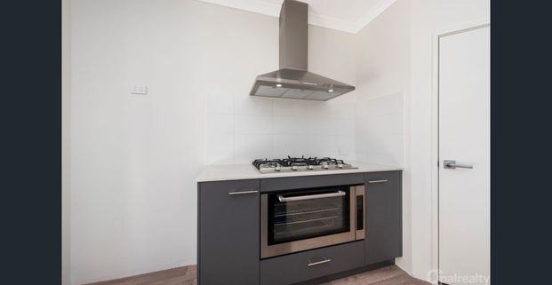 Near new, low maintenance living - Photo 1