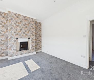 2 bedroom end of terrace house to rent - Photo 2