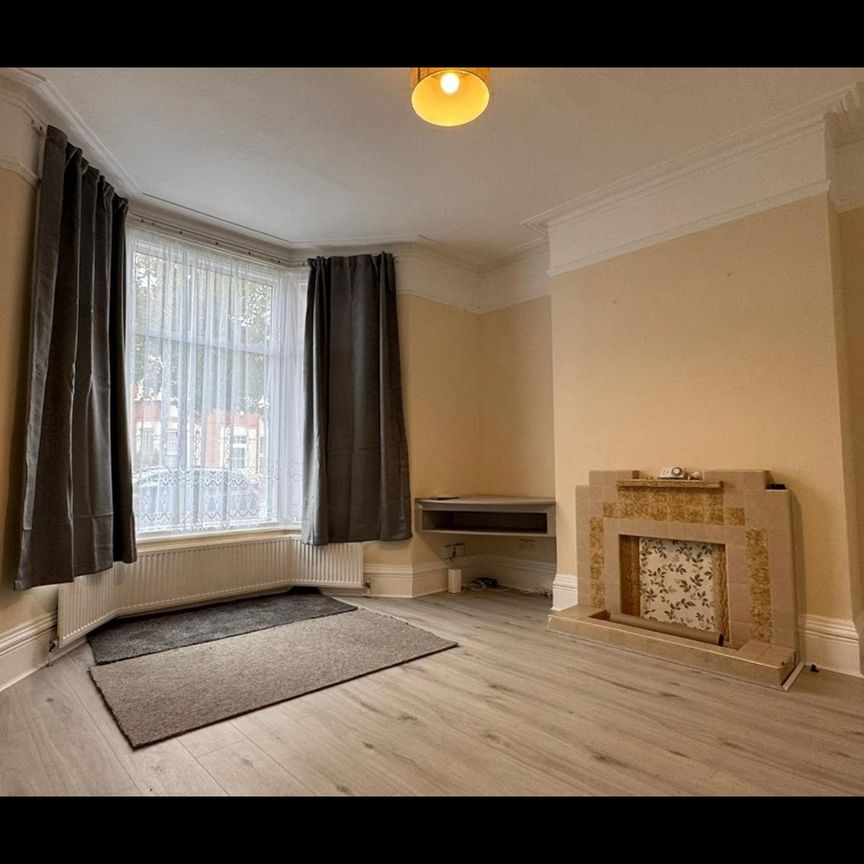 3 Bed Terraced House, Ladysmith Avenue, IG2 - Photo 1