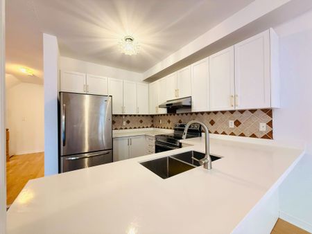 For Lease - 137 Laramie Crescent, Vaughan, Ontario - Photo 2