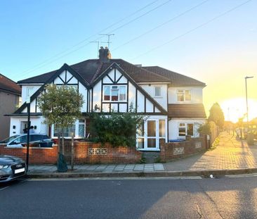 3 bedroom flat to rent - Photo 2