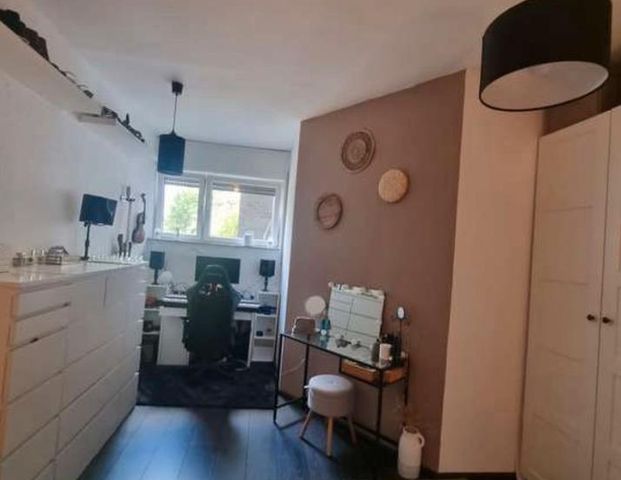 Atelierwohnung in Düsseldorf Heerdt, Handweiser - Photo 1