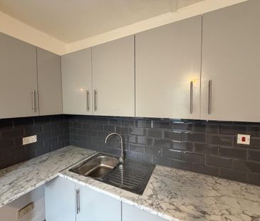 Bedsit to rent - Photo 2