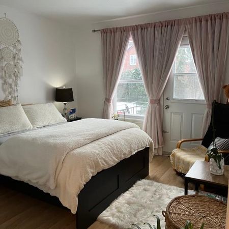 3 1/2 très ensoleillé Vieux Longueuil 1260$/mois à partir du 1 mars - Photo 3