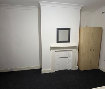 Room in a Shared House, Wood St, E17 - Photo 1