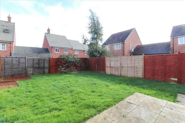 Oak Grove, Northampton, NN3 - Photo 1