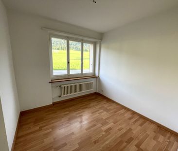 Corgémont, nice 3-room apartment on the ground floor with balcony - Photo 5