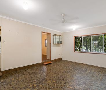 Fingal Beach Shack Living – Prime Location, Private Courtyard - Photo 1