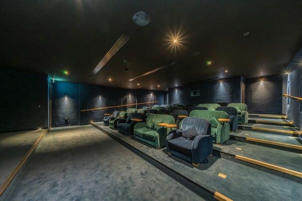 Goodluck Hope Walk, Canary Wharf, E14 - Photo 1