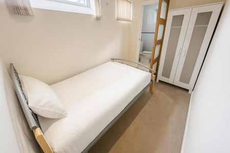 1 bedroom in a house share to rent - Photo 3