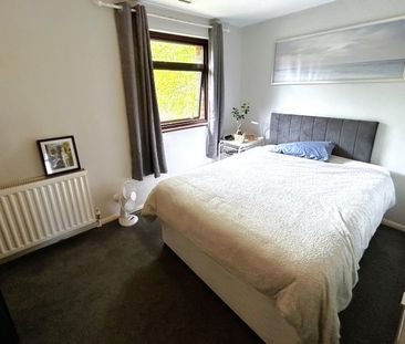 Heythorp Close, Woking, Surrey, GU21 - Photo 4