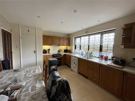 4 bedroom bungalow to rent - Photo 2
