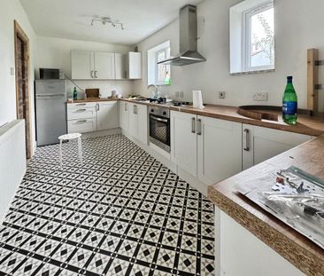 3 bedroom semi-detached house to rent - Photo 6