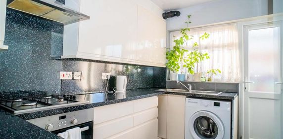 1 bedroom in a house share to rent - Photo 2