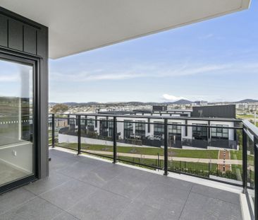 Spacious Living! - Photo 1