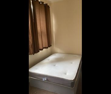 Studio Flat, Beech House Road, CR0 - Photo 1