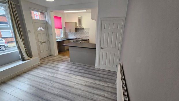 3 bedroom terraced house to rent - Photo 1