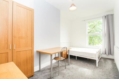 4 bedroom terraced house to rent - Photo 5