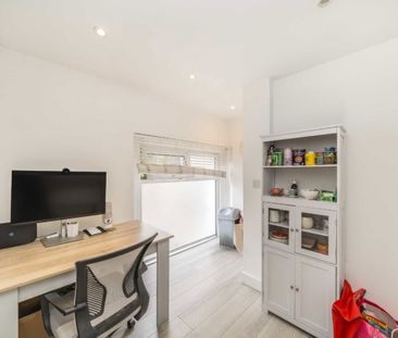 Regents Park Road, N3, London - Photo 5