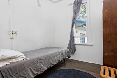 Cozy room in a convenient Croydon location - Photo 3