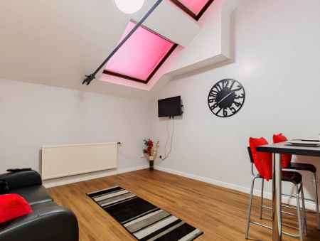 1 Bed Flat - Photo 2