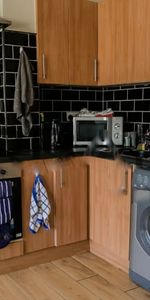 2 Bed - Flat 2, 205 Belle Vue Road, Woodhouse, Leeds - LS3 1HG - Student - Photo 3