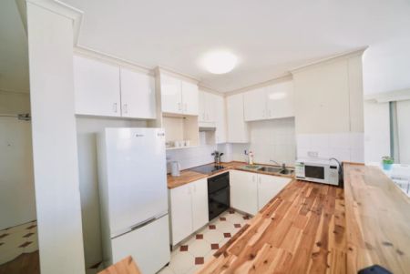 42 Harbourne Road, Sydney - Photo 3