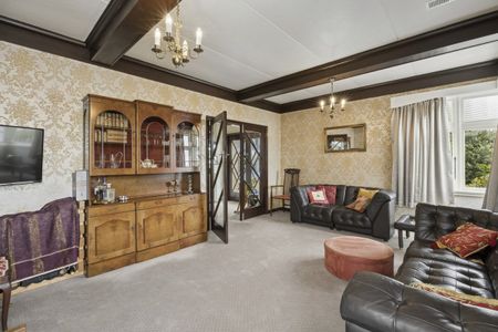 Art Deco - City Living - Available Now - Photo 4