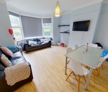 St Michaels Lane, Headingley - Photo 2