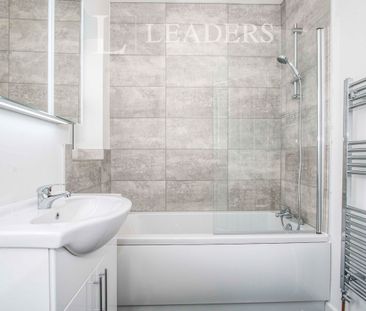 2 bedroom apartment to rent Shelbourne Road, Bournemouth, BH8 - Photo 5