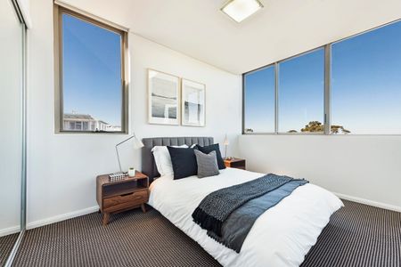 Exquisite Two Bed Plus Study Apartment with City Views and Two Parking - Photo 2