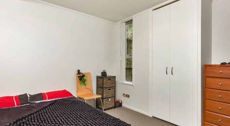 Spacious 2 Bedroom with Balcony - Photo 2