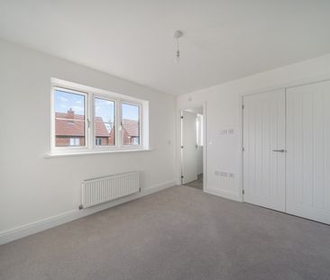 2 bedroom semi-detached house to rent - Photo 3