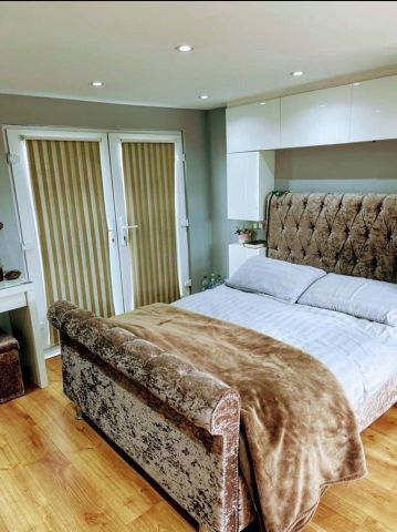 5 bedroom terraced house to rent - Photo 4