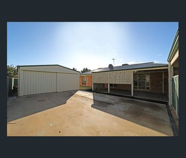 Stunning 4-Bedroom Family Haven with Huge Shed – Prime Location Nea... - Photo 6