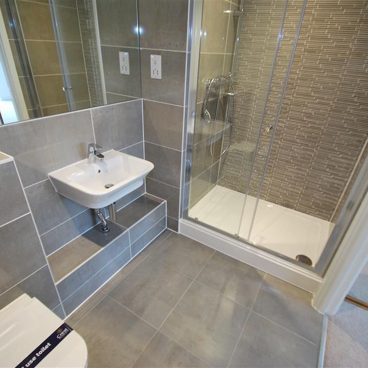 Alexandra House - Photo 1
