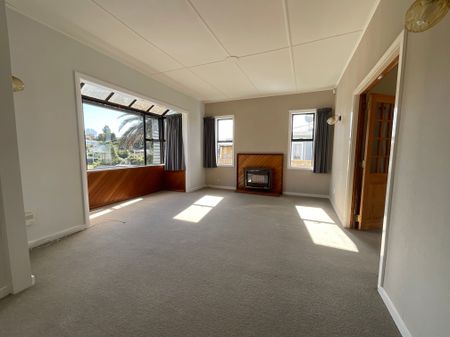 ELEVATED THREE BEDROOMS IN A PRIME LOCATION - Photo 3