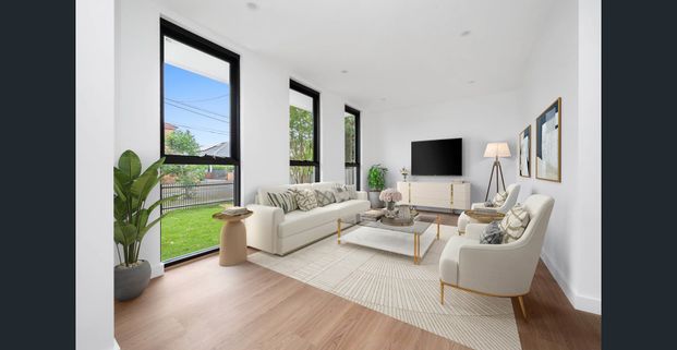 Lavish Hampton's Inspired Home in Serene Location - Photo 1